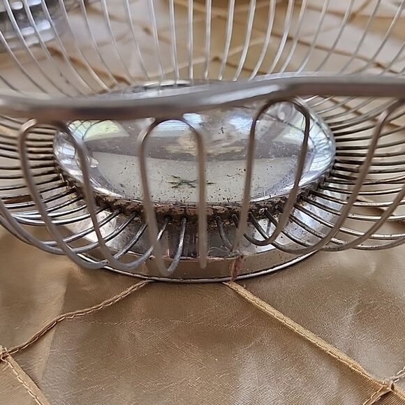 Vintage Flower Shaped Bread or Fruit Basket Coquette - Picture 2 of 6